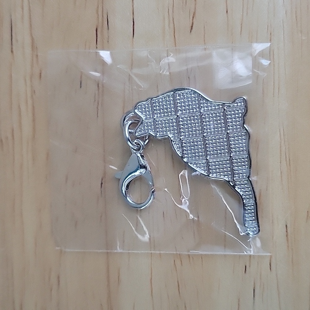 White Cat Charm - Picture 2 of 2